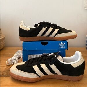 🌟 Fits WMN size 9 Hottest Samba Style! Adidas Black and Cream Women's Sneakers